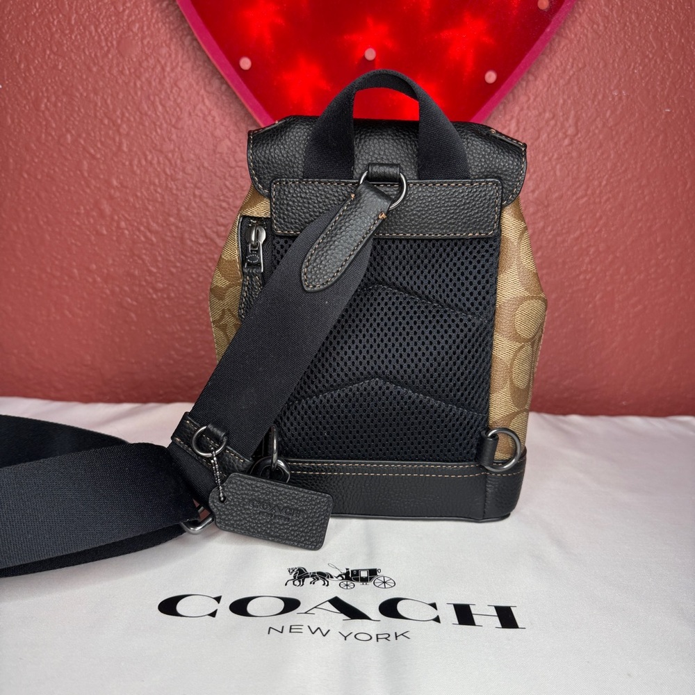 Coach Hudson Small Pack In Signature Canvas - Picture 4 of 8